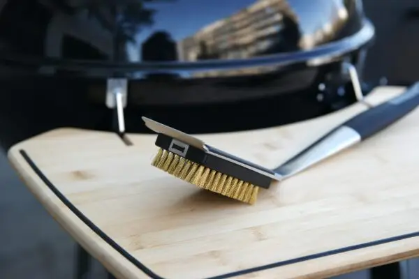 14.421.24 GRILL BRUSH LARGE 2017 AMBIANCE 1 OA scaled 1