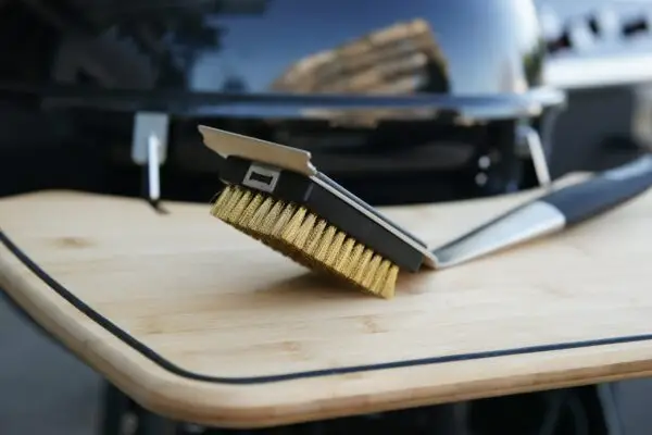 14.421.24 GRILL BRUSH LARGE 2017 AMBIANCE 2 OA scaled 1