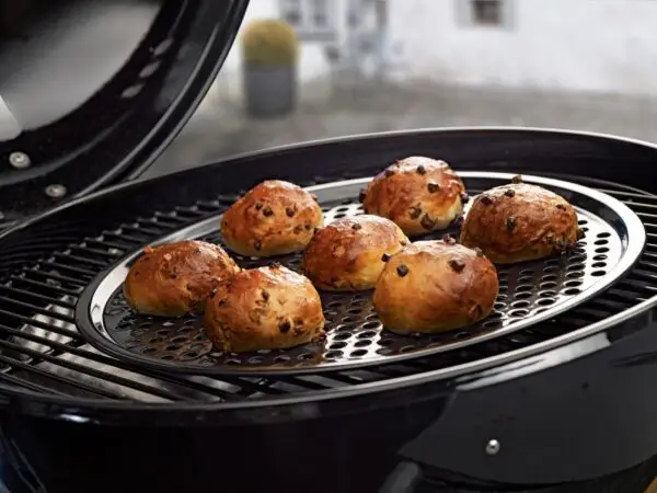 18.211.59 BAKING TRAY PERFORATED 2017 Ambiance 1 OA scaled 1